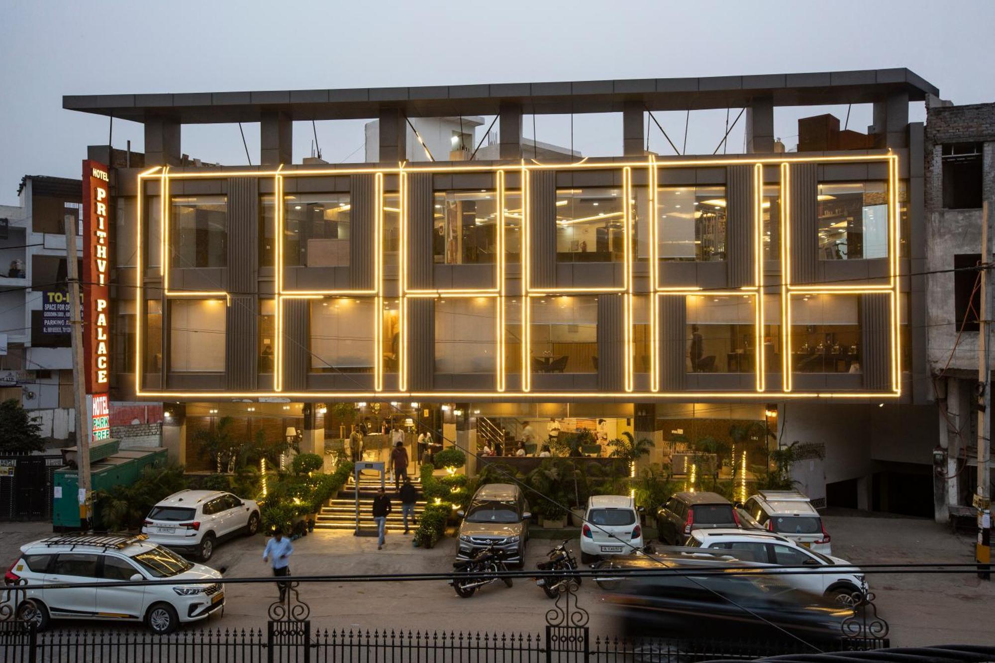 Hotel Prithvi-Raj Near Delhi Airport Új-Delhi Kültér fotó