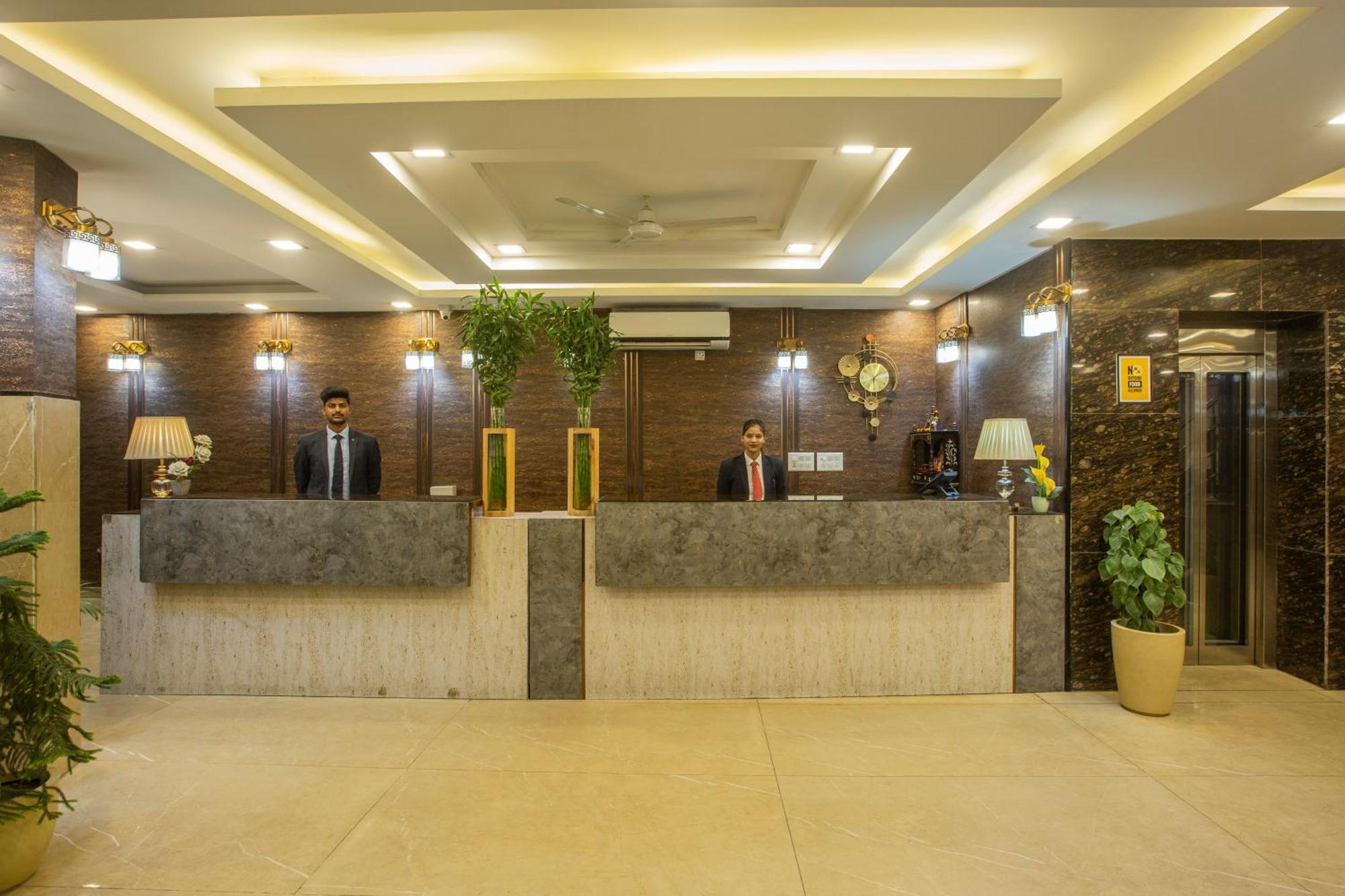 Hotel Prithvi-Raj Near Delhi Airport Új-Delhi Kültér fotó