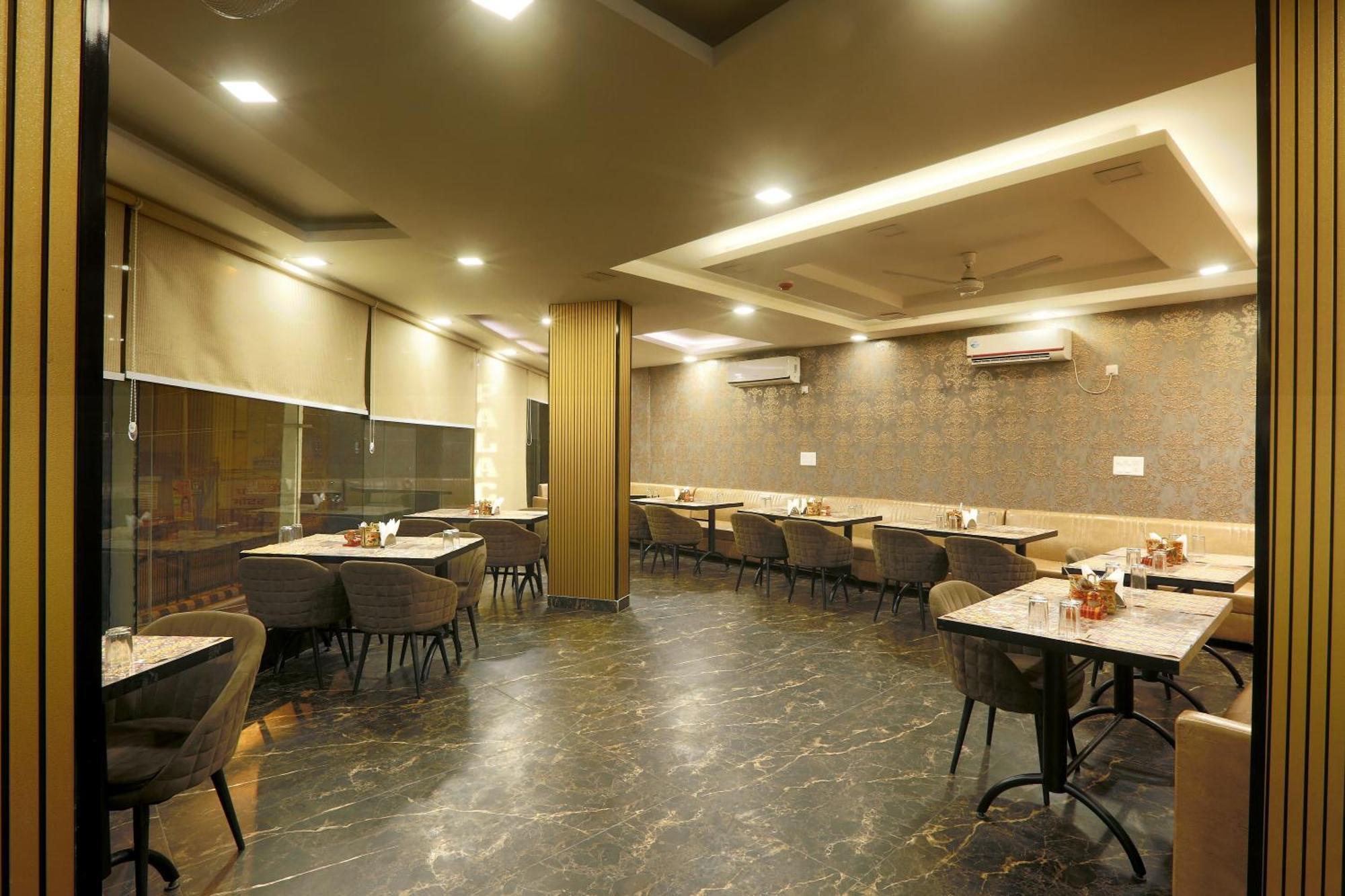 Hotel Prithvi-Raj Near Delhi Airport Új-Delhi Kültér fotó
