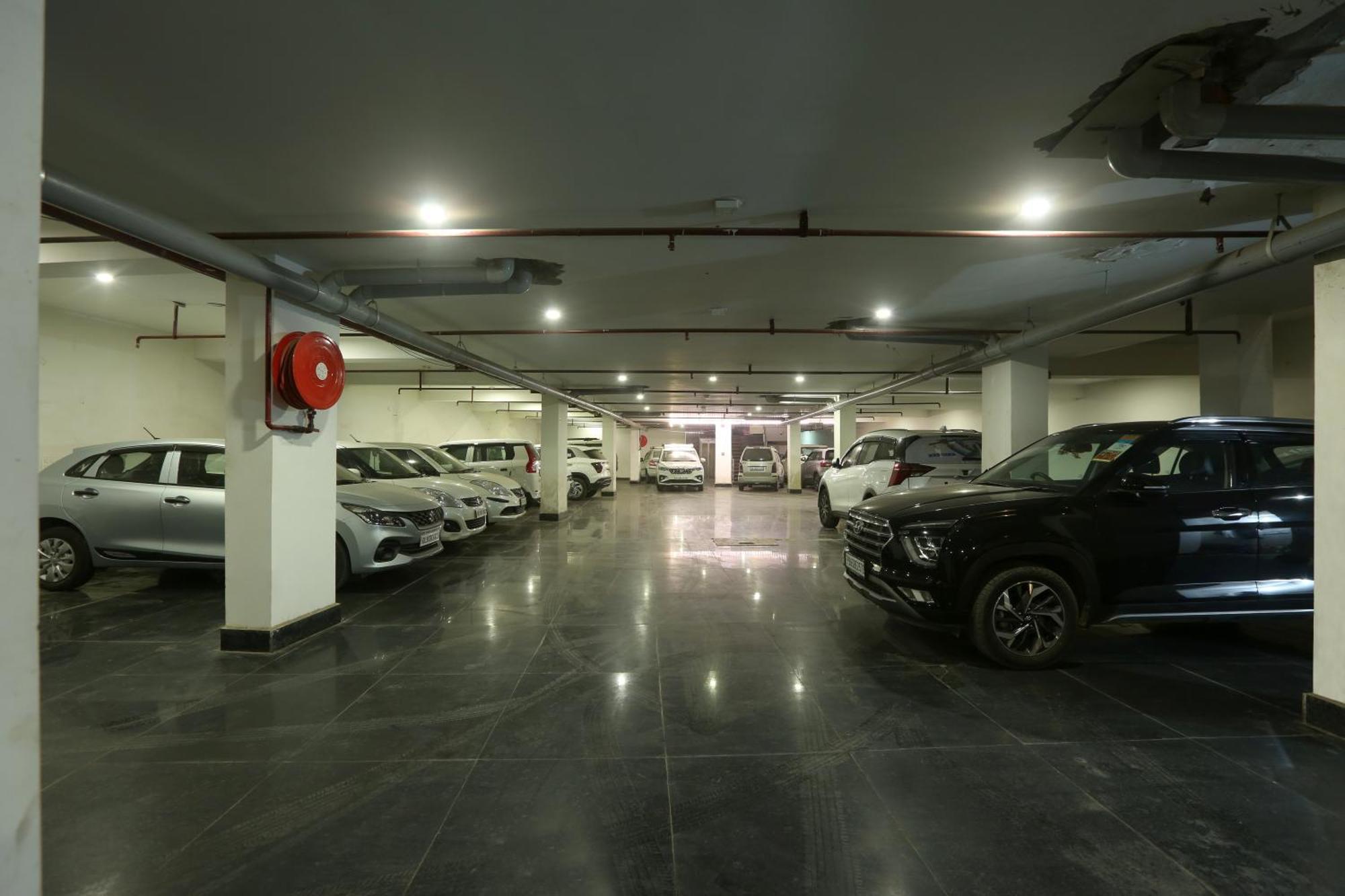 Hotel Prithvi-Raj Near Delhi Airport Új-Delhi Kültér fotó
