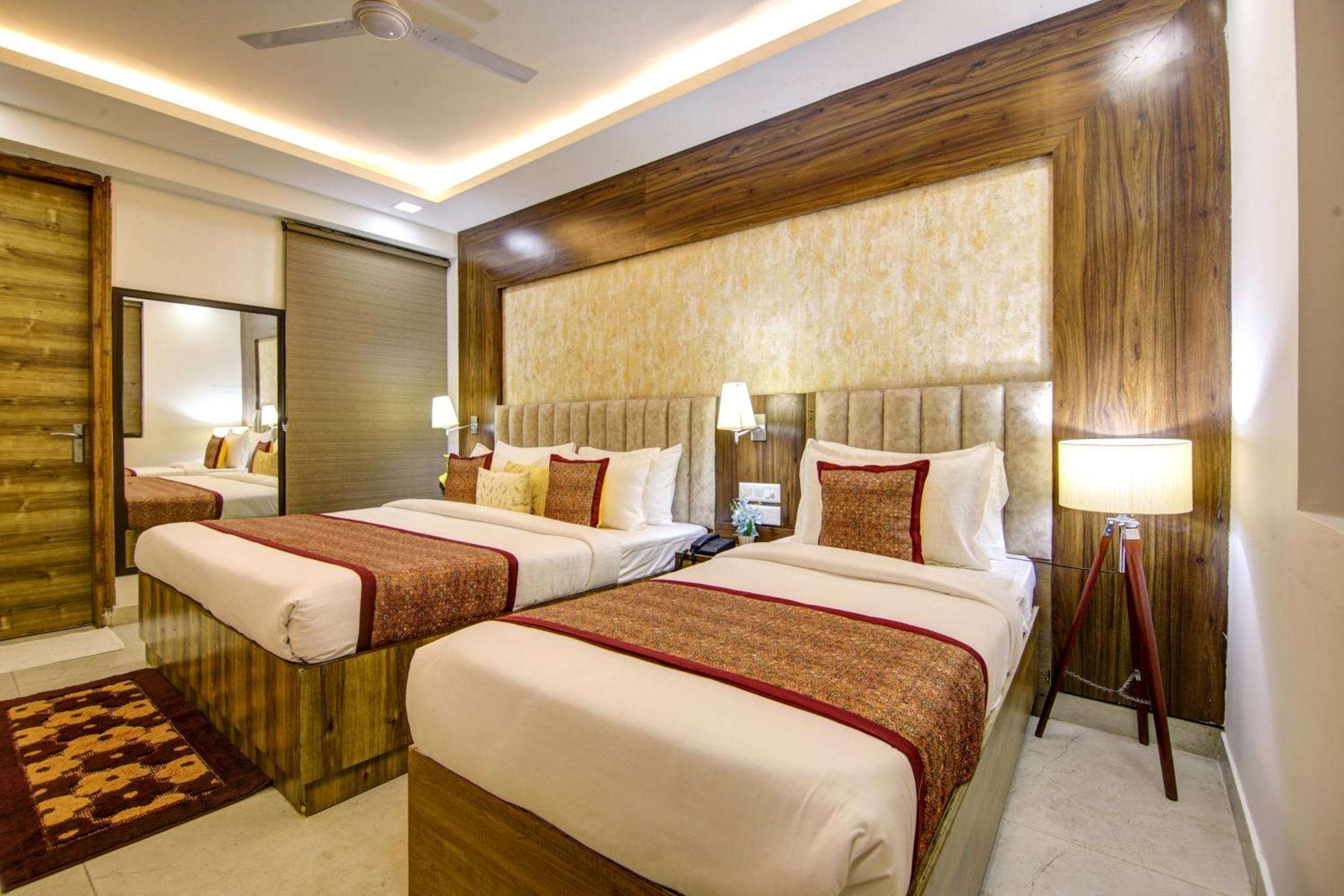 Hotel Prithvi-Raj Near Delhi Airport Új-Delhi Kültér fotó