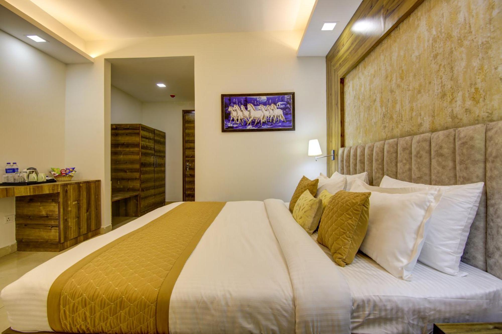 Hotel Prithvi-Raj Near Delhi Airport Új-Delhi Kültér fotó