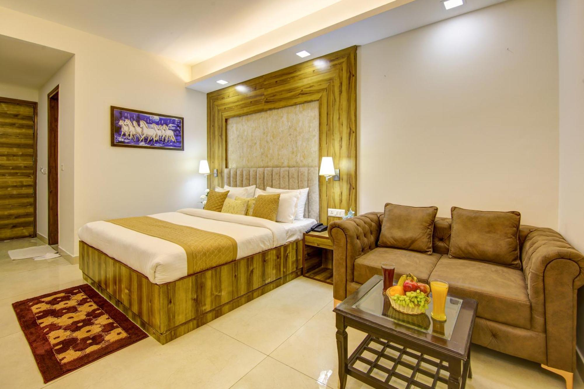 Hotel Prithvi-Raj Near Delhi Airport Új-Delhi Kültér fotó