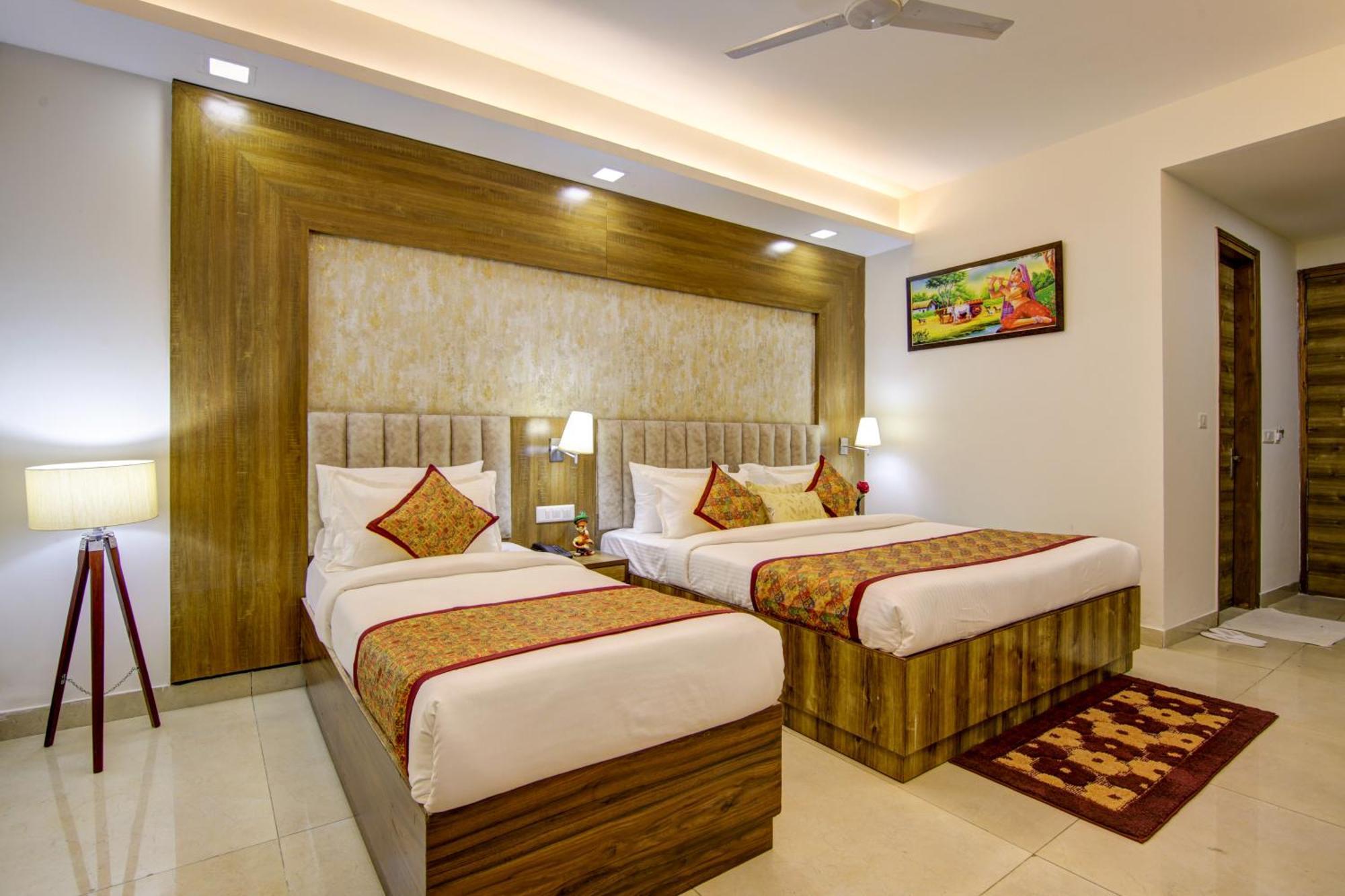 Hotel Prithvi-Raj Near Delhi Airport Új-Delhi Kültér fotó