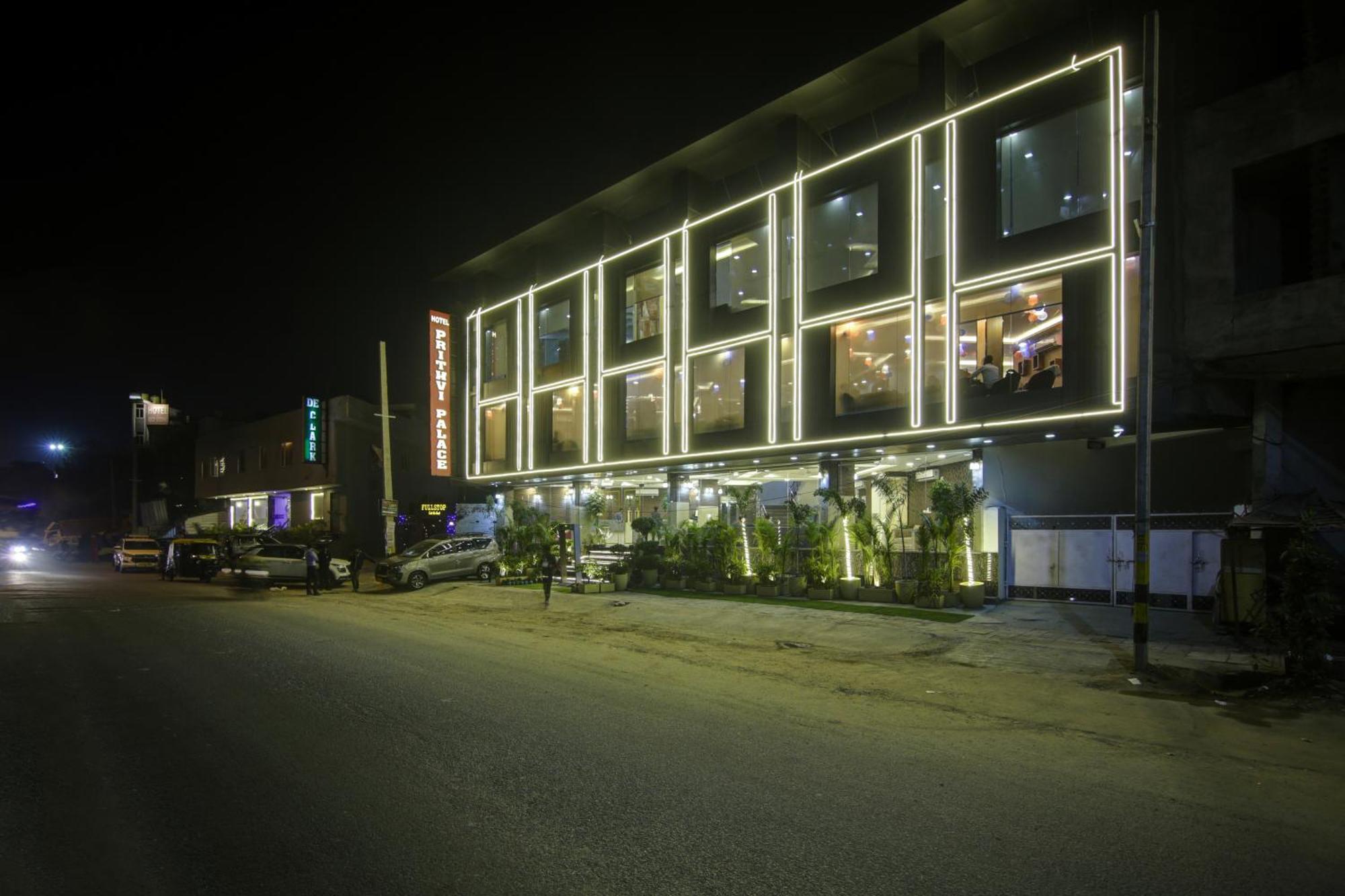 Hotel Prithvi-Raj Near Delhi Airport Új-Delhi Kültér fotó