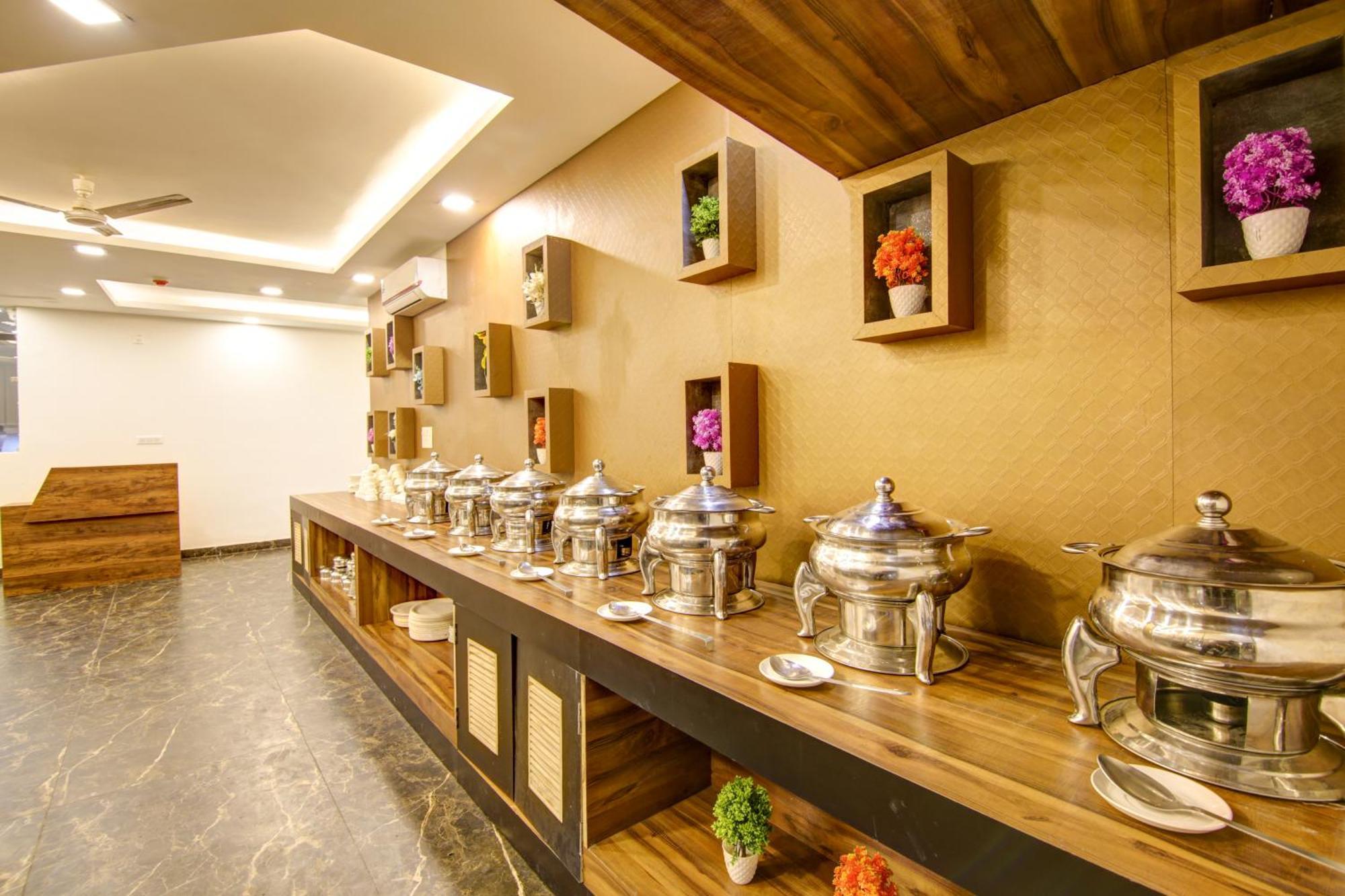 Hotel Prithvi-Raj Near Delhi Airport Új-Delhi Kültér fotó