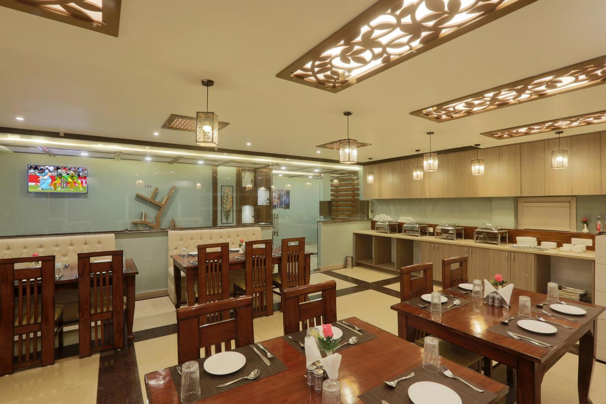 Hotel Prithvi-Raj Near Delhi Airport Új-Delhi Kültér fotó