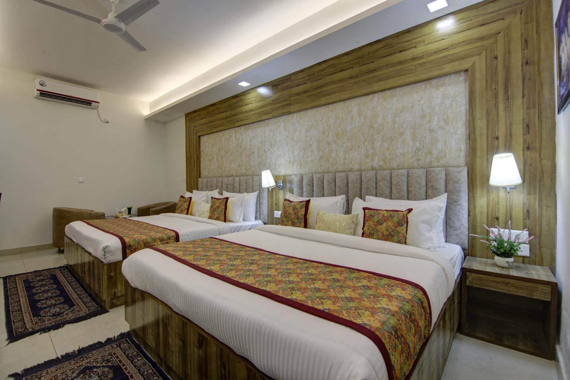 Hotel Prithvi-Raj Near Delhi Airport Új-Delhi Kültér fotó